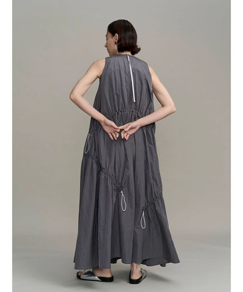 UN3D.(アンスリード)の「DRAWSTRING A-LINE OP(ワンピース・レディース・ブラック/ターコイズブルー/グレー・38/36)」の7枚目の写真