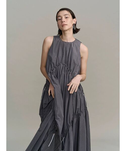 UN3D.(アンスリード)の「DRAWSTRING A-LINE OP(ワンピース・レディース・ブラック/ターコイズブルー/グレー・38/36)」の9枚目の写真