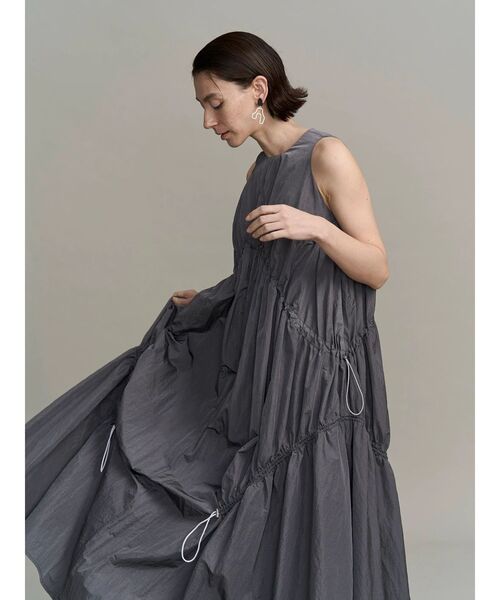 UN3D.(アンスリード)の「DRAWSTRING A-LINE OP(ワンピース・レディース・ブラック/ターコイズブルー/グレー・38/36)」の10枚目の写真