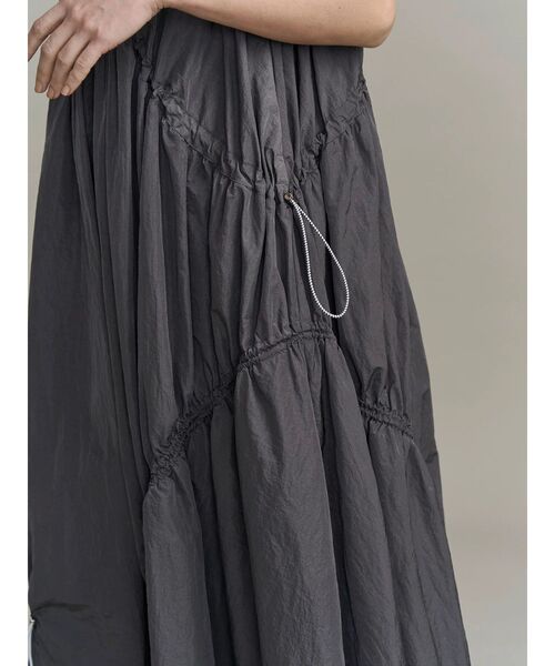 UN3D.(アンスリード)の「DRAWSTRING A-LINE OP(ワンピース・レディース・ブラック/ターコイズブルー/グレー・38/36)」の13枚目の写真