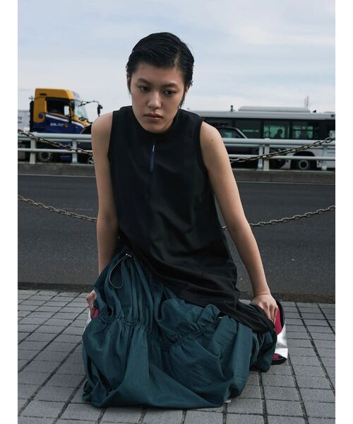 UN3D.(アンスリード)の「DRAWSTRING A-LINE OP(ワンピース・レディース・ブラック/ターコイズブルー/グレー・38/36)」の18枚目の写真