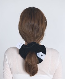 Mukii（ミューキー）の「velvet-scrunchie（シュシュ）」