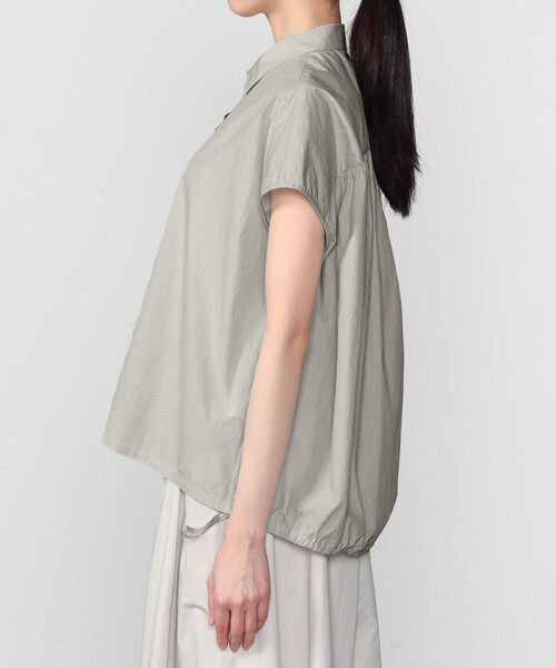 nicholson&nicholson(ニコルソンアンドニコルソン)の「nicholson & nicholson | バックギャザーシャツ WOMEN(シャツ/ブラウス・レディース・ネイビー/カーキ系1/ホワイト・38)」の8枚目の写真