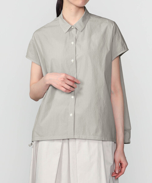 nicholson&nicholson(ニコルソンアンドニコルソン)の「nicholson & nicholson | バックギャザーシャツ WOMEN(シャツ/ブラウス・レディース・ネイビー/カーキ系1/ホワイト・38)」の6枚目の写真