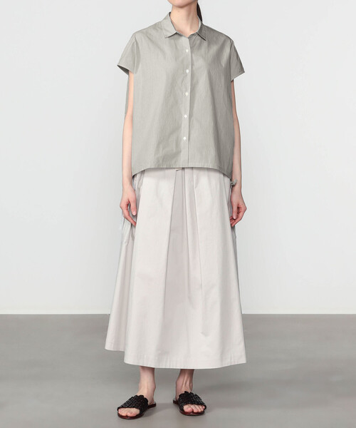 nicholson&nicholson(ニコルソンアンドニコルソン)の「nicholson & nicholson | バックギャザーシャツ WOMEN(シャツ/ブラウス・レディース・ネイビー/カーキ系1/ホワイト・38)」の5枚目の写真