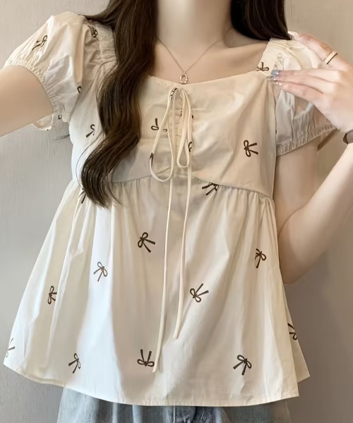 Mejoul(メジュール)の「リボン柄 パフスリーブ スクエアネック フロントギャザーチュニックブラウス(シャツ/ブラウス・レディース・アイボリー/ピンク・F)」の7枚目の写真