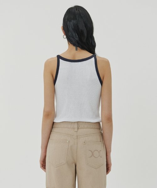 MAISON MINED(メゾンミネド)の「(W) LOGO GOLGI SLEEVELESS TOP - WHITE(Tシャツ/カットソー・レディース・その他・1/2)」の2枚目の写真