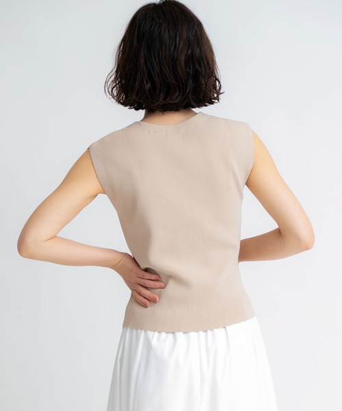 NOELA(ノエラ)の「総針Vネックニットベスト(ニット/セーター・レディース・グレー/ベージュ/ネイビー・フリー)」の8枚目の写真