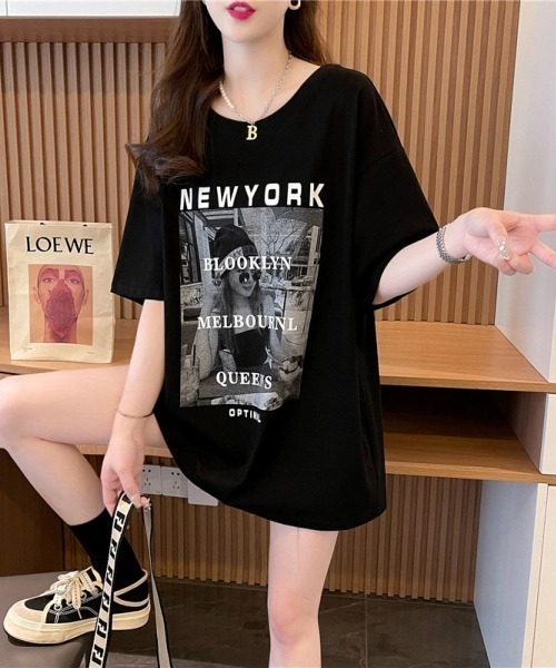 Lips(リップス)の「こなれ感抜群のフォトプリント!ゆるシルエットで着映えする大人カジュアルTシャツ(Tシャツ/カットソー・レディース・ブラック/ベージュ/ホワイト・FREE)」の8枚目の写真