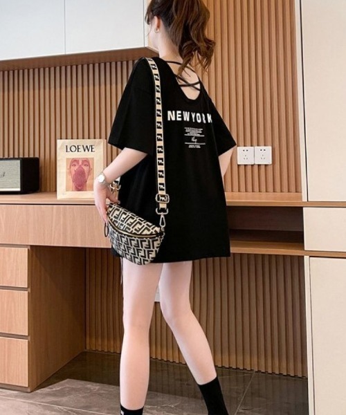 Lips(リップス)の「こなれ感抜群のフォトプリント!ゆるシルエットで着映えする大人カジュアルTシャツ(Tシャツ/カットソー・レディース・ブラック/ベージュ/ホワイト・FREE)」の11枚目の写真