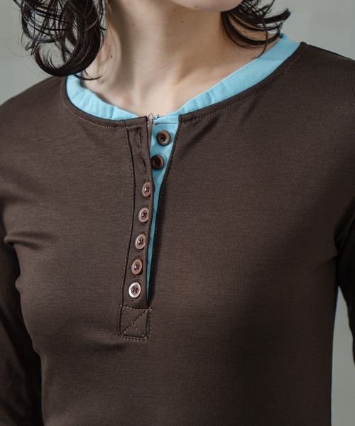 INOIE（イノイエ）の「[INOIE］ヘンリーネック・レイヤードシアートップス（Tシャツ/カットソー・レディース・ブラウン・SMALL）」の7枚目の写真