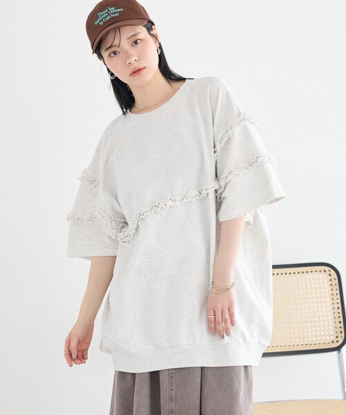 earth music&ecology(アースミュージックアンドエコロジー)の「ミニ裏毛フリルプルオーバー(Tシャツ/カットソー・レディース・杢グレー/ブラック/ホワイト系その他・FREE)」の6枚目の写真