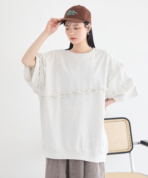 earth music&ecology(アースミュージックアンドエコロジー)の「ミニ裏毛フリルプルオーバー(Tシャツ/カットソー・レディース・杢グレー/ブラック/ホワイト系その他・FREE)」の7枚目の写真