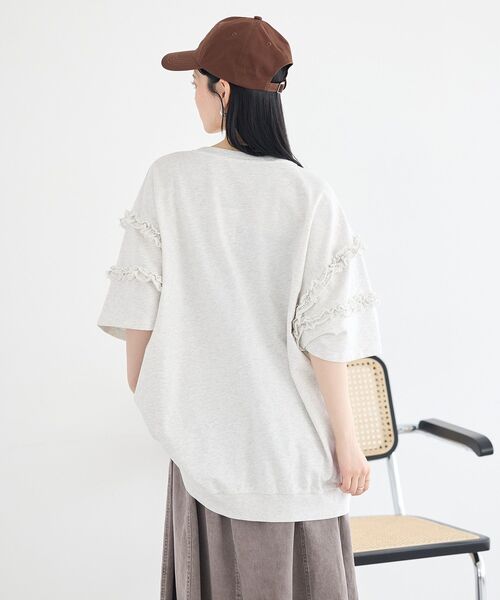 earth music&ecology(アースミュージックアンドエコロジー)の「ミニ裏毛フリルプルオーバー(Tシャツ/カットソー・レディース・杢グレー/ブラック/ホワイト系その他・FREE)」の9枚目の写真