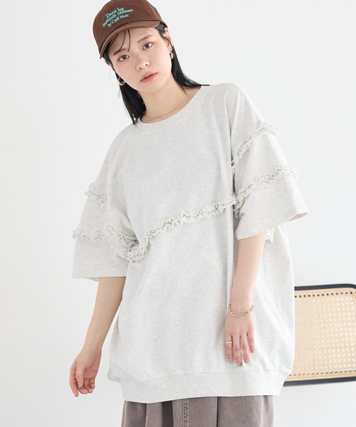 earth music&ecology(アースミュージックアンドエコロジー)の「ミニ裏毛フリルプルオーバー(Tシャツ/カットソー・レディース・杢グレー/ブラック/ホワイト系その他・FREE)」の1枚目の写真