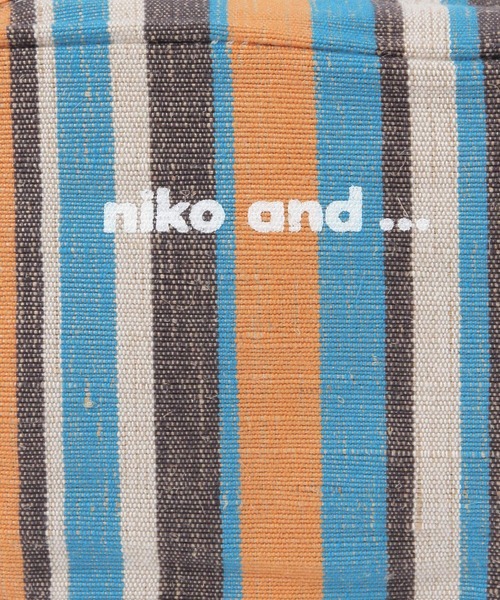 niko and...(ニコアンド)の「ニコロゴジュートポーチ(ポーチ・レディース・チャコール/レッド・0)」の8枚目の写真