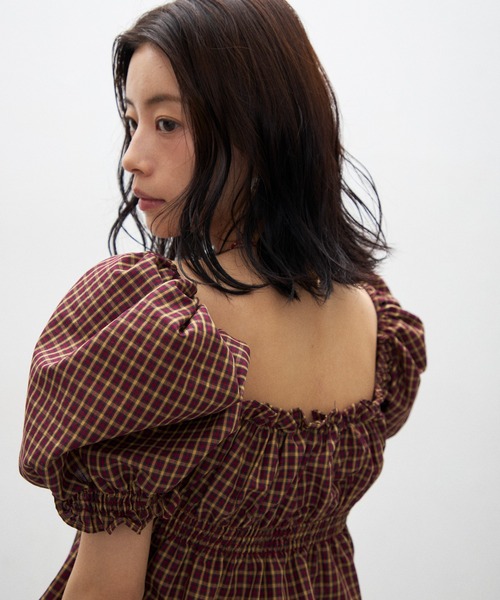 Lutim by u(ルチバイユー)の「シャーリングチェックオフショルトップス(シャツ/ブラウス・レディース・グリーン/ボルドー・FREE)」の22枚目の写真
