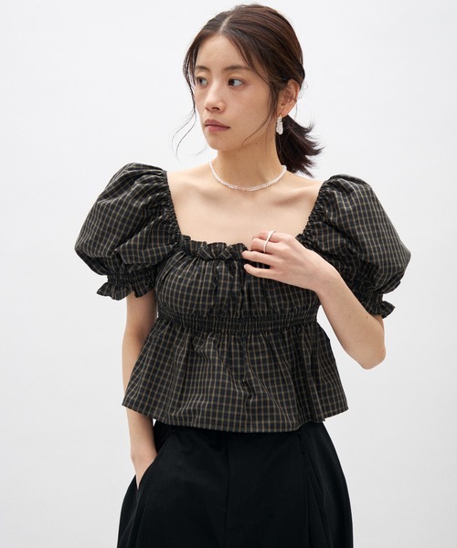 Lutim by u(ルチバイユー)の「シャーリングチェックオフショルトップス(シャツ/ブラウス・レディース・グリーン/ボルドー・FREE)」の7枚目の写真