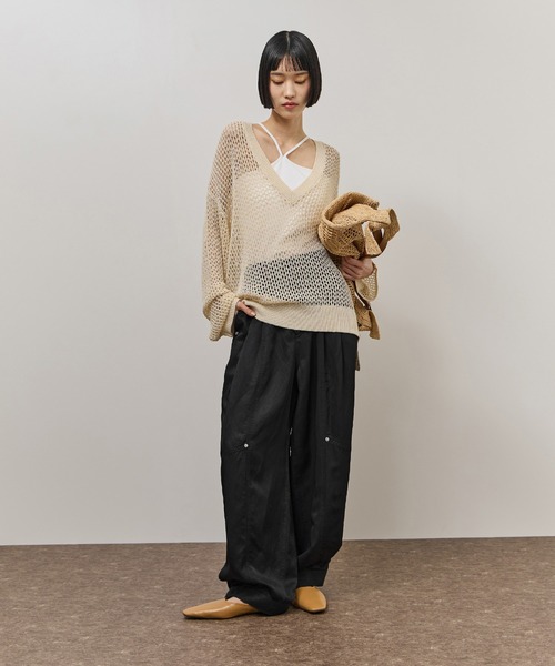 ADAM ET ROPE'(アダムエロペ)の「アジャストヘムクロップドパンツ(その他パンツ・レディース・ベージュ/ブラック・36/38)」の11枚目の写真