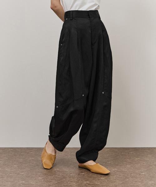 ADAM ET ROPE'(アダムエロペ)の「アジャストヘムクロップドパンツ(その他パンツ・レディース・ベージュ/ブラック・36/38)」の15枚目の写真