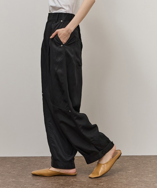 ADAM ET ROPE'(アダムエロペ)の「アジャストヘムクロップドパンツ(その他パンツ・レディース・ベージュ/ブラック・36/38)」の16枚目の写真