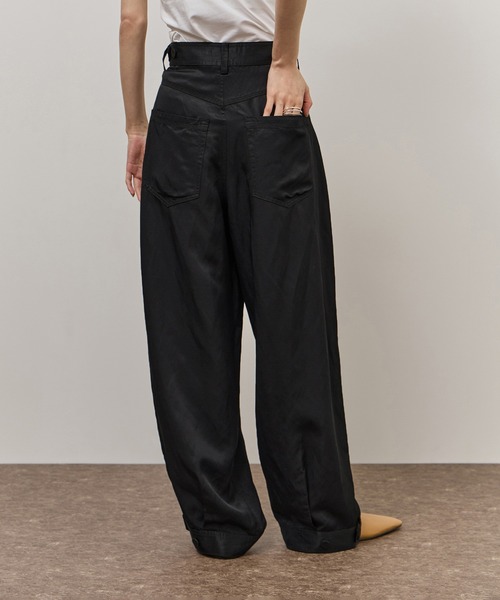 ADAM ET ROPE'(アダムエロペ)の「アジャストヘムクロップドパンツ(その他パンツ・レディース・ベージュ/ブラック・36/38)」の17枚目の写真