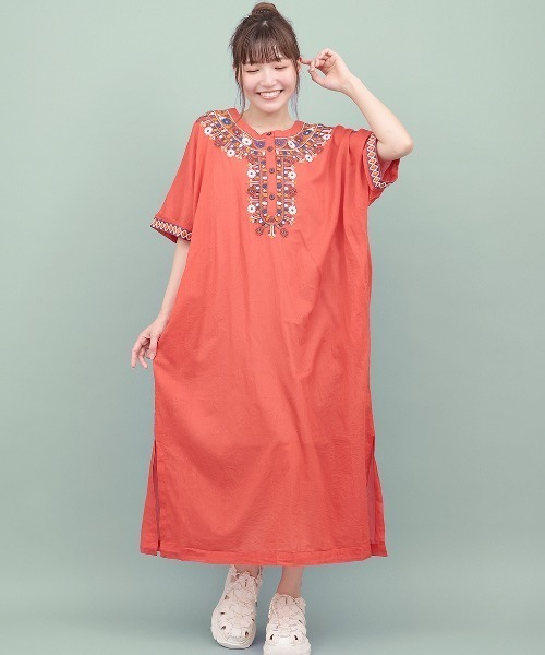 チチカカ(チチカカ)の「Rico ウィピール刺繍ワンピース(ワンピース・レディース・ブルー/レッド/ブラック・FREE)」の8枚目の写真