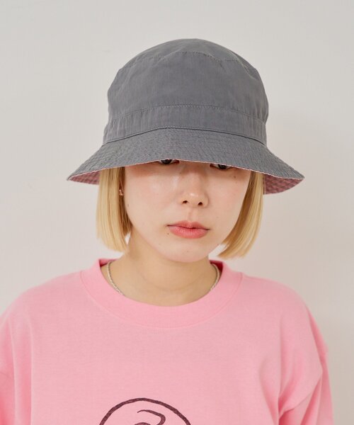WHIMSIC（ウィムジック）の「【UNISEX】リバーシブルバケットハット（ハット・メンズ・チャコールグレー/ネイビー/ベージュ・FREE）」の13枚目の写真