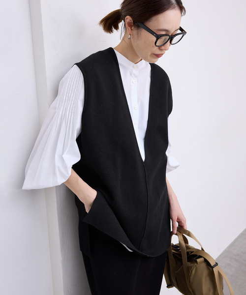 SLOBE IENA(スローブイエナ)の「《WEB限定/追加2》ダブルフェイスコットンニットベスト(ベスト・レディース・チャコールグレー/ブラック・FREE)」の10枚目の写真