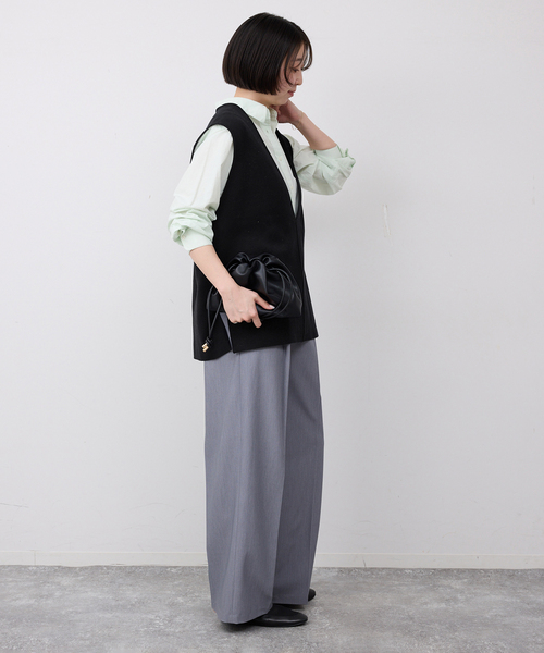 SLOBE IENA(スローブイエナ)の「《WEB限定/追加2》ダブルフェイスコットンニットベスト(ベスト・レディース・チャコールグレー/ブラック・FREE)」の12枚目の写真