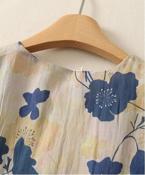 &soiree(アンドソワレ)の「レトロフラワーVネック半袖ワンピース(ワンピース・レディース・ベージュ・MEDIUM/X-LARGE/LARGE)」の4枚目の写真