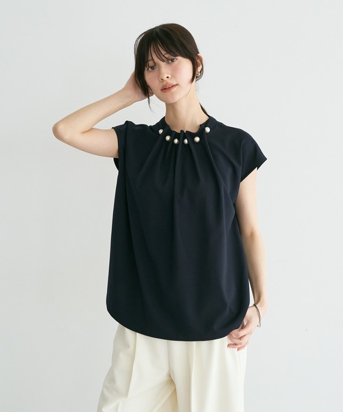 YECCA VECCA(イェッカヴェッカ)の「パールタックフレンチスリーブブラウス(シャツ/ブラウス・レディース・ダークネイビー/ライトブルー/オフホワイト・FREE)」の3枚目の写真