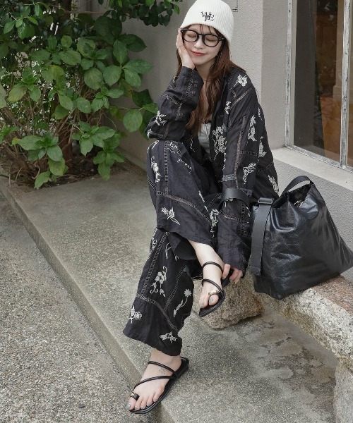AMELY(エミリー)の「サムリング トングサンダル(サンダル・レディース・ブラック/ホワイト/ブラウン・40/37/36/35/39/38)」の19枚目の写真