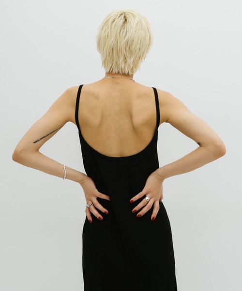 HANNE(アン)の「カップインバックオープンキャミワンピース(ワンピース・レディース・ブラック/ネイビー・S/M)」の6枚目の写真