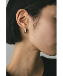 フラップフープピアス