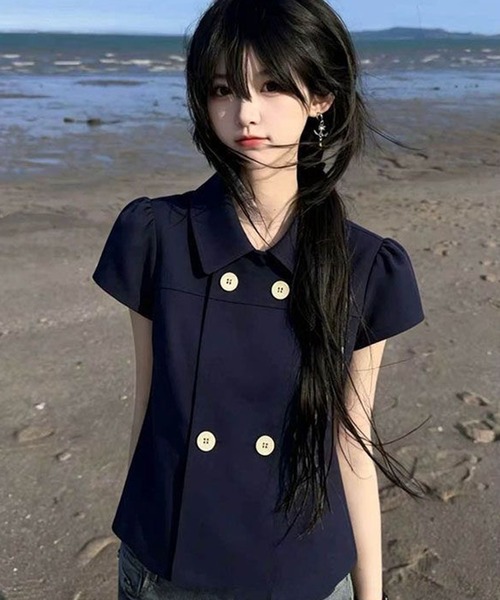 AsheKsha(アシクシャ)の「ネイビー ダブルブレストのドールカラーショート半袖トップス(シャツ/ブラウス・レディース・ネイビー・M)」の11枚目の写真