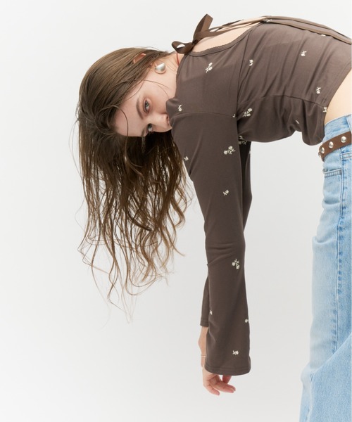 Lutim by u(ルチバイユー)の「ミュートフラワー刺繍バックリボントップス(Tシャツ/カットソー・レディース・ベージュ/ブラック/ブラウン・FREE)」の16枚目の写真