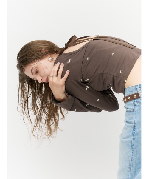 Lutim by u(ルチバイユー)の「ミュートフラワー刺繍バックリボントップス(Tシャツ/カットソー・レディース・ベージュ/ブラック/ブラウン・FREE)」の17枚目の写真