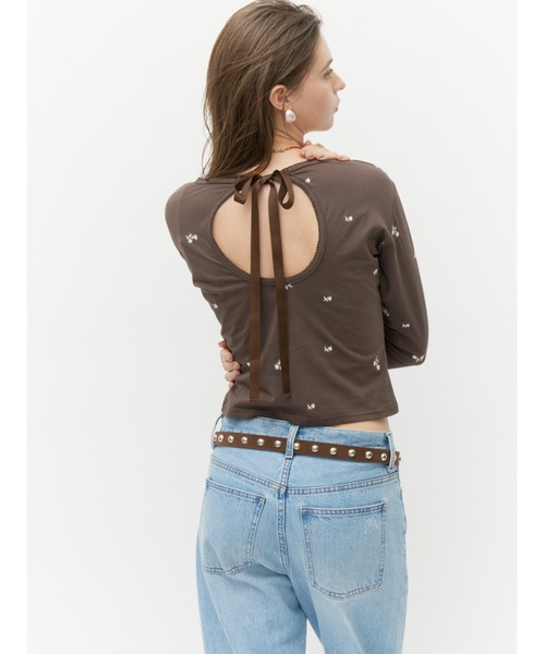 Lutim by u(ルチバイユー)の「ミュートフラワー刺繍バックリボントップス(Tシャツ/カットソー・レディース・ベージュ/ブラック/ブラウン・FREE)」の11枚目の写真
