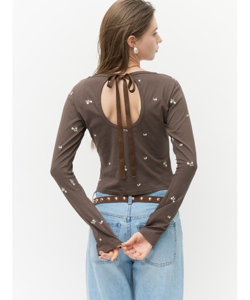 Lutim by u(ルチバイユー)の「ミュートフラワー刺繍バックリボントップス(Tシャツ/カットソー・レディース・ベージュ/ブラック/ブラウン・FREE)」の12枚目の写真