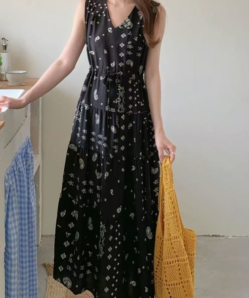 Lips(リップス)の「軽やかに揺れるシルエットが魅力!涼しげなノースリーブサマーワンピース(ワンピース・レディース・ホワイト/ブラック/グリーン・FREE)」の1枚目の写真