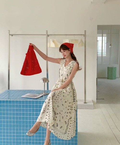 Lips(リップス)の「軽やかに揺れるシルエットが魅力!涼しげなノースリーブサマーワンピース(ワンピース・レディース・ホワイト/ブラック/グリーン・FREE)」の7枚目の写真