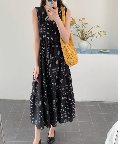 Lips(リップス)の「軽やかに揺れるシルエットが魅力!涼しげなノースリーブサマーワンピース(ワンピース・レディース・ホワイト/ブラック/グリーン・FREE)」の10枚目の写真