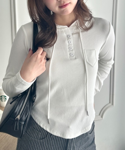 CLEA(クレア)の「フード付きヘンリーネック長袖トップス(Tシャツ/カットソー・レディース・チャコールグレー/グレー/カーキ/ホワイト/ブラック・FREE)」の8枚目の写真