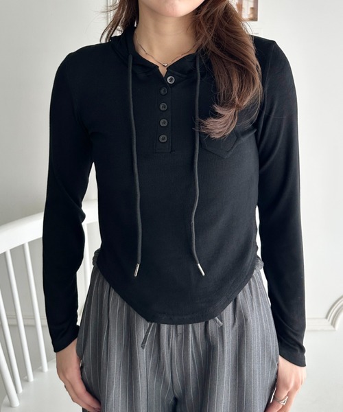 CLEA(クレア)の「フード付きヘンリーネック長袖トップス(Tシャツ/カットソー・レディース・チャコールグレー/グレー/カーキ/ホワイト/ブラック・FREE)」の14枚目の写真