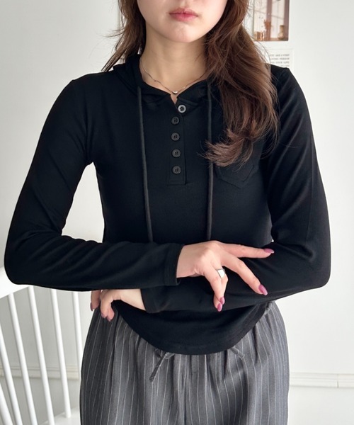 CLEA(クレア)の「フード付きヘンリーネック長袖トップス(Tシャツ/カットソー・レディース・チャコールグレー/グレー/カーキ/ホワイト/ブラック・FREE)」の15枚目の写真