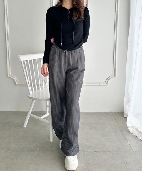 CLEA(クレア)の「フード付きヘンリーネック長袖トップス(Tシャツ/カットソー・レディース・チャコールグレー/グレー/カーキ/ホワイト/ブラック・FREE)」の18枚目の写真