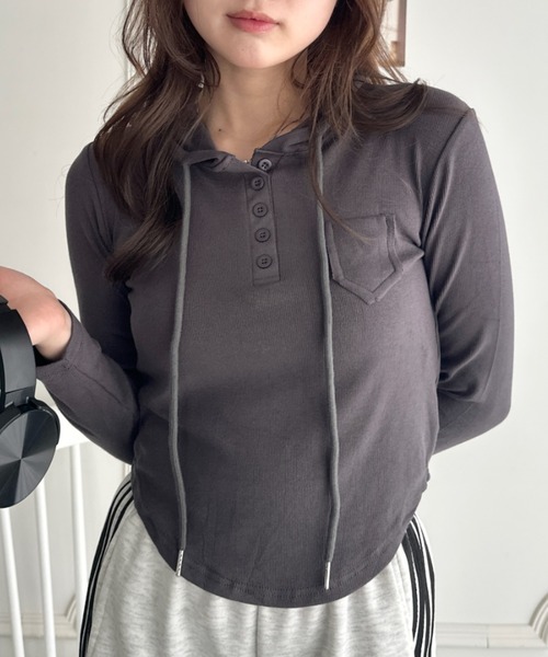 CLEA(クレア)の「フード付きヘンリーネック長袖トップス(Tシャツ/カットソー・レディース・チャコールグレー/グレー/カーキ/ホワイト/ブラック・FREE)」の20枚目の写真