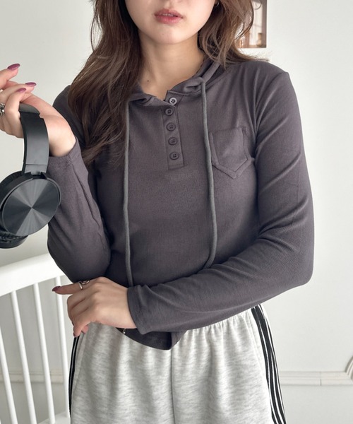 CLEA(クレア)の「フード付きヘンリーネック長袖トップス(Tシャツ/カットソー・レディース・チャコールグレー/グレー/カーキ/ホワイト/ブラック・FREE)」の21枚目の写真