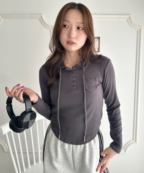 CLEA(クレア)の「フード付きヘンリーネック長袖トップス(Tシャツ/カットソー・レディース・チャコールグレー/グレー/カーキ/ホワイト/ブラック・FREE)」の22枚目の写真